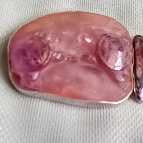 ARTIST MADE CARVED AMETHYST, IRRADIATED PEARL AND CHAROITE PIN/PENDANT - Picture 2 of 10